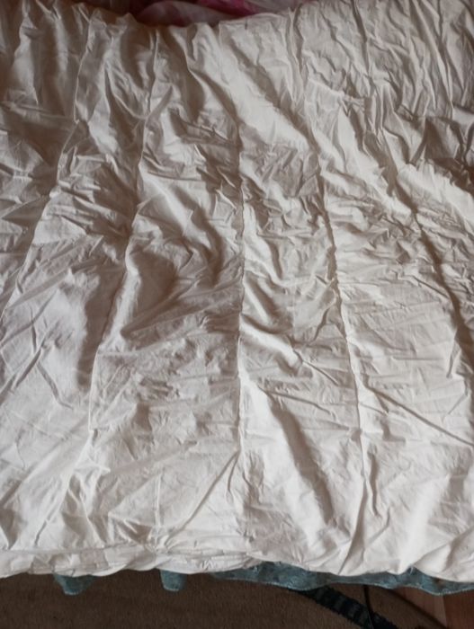 Kołdra na łóżko jednoosobowe biała z welny