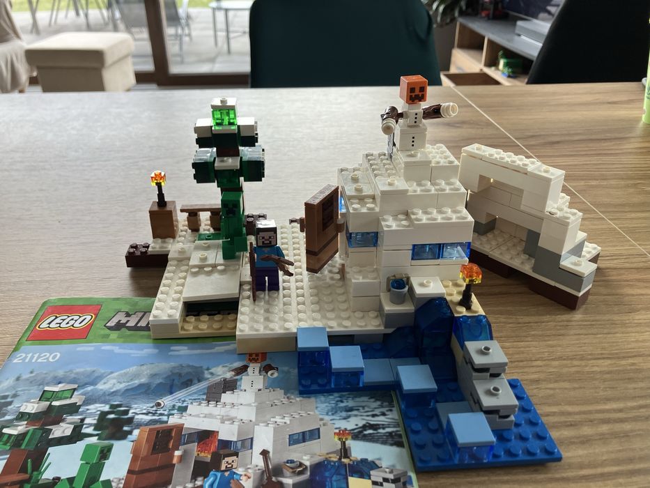 LEGO 21120 Śnieżna kryjówka Minecraft