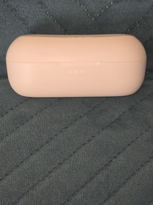 Słuchawki bezprzewodowe JVC HA-A8T w kolorze białym.