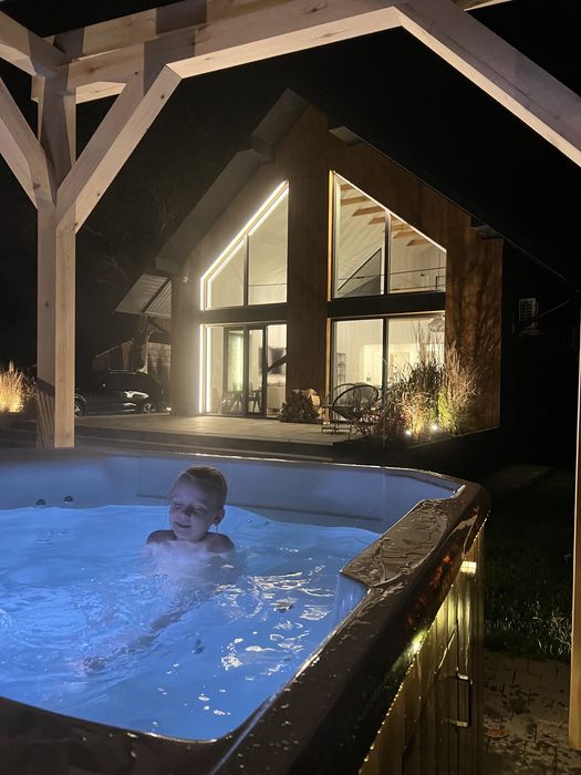 Domek z jacuzzi, sauna,14 osob,bilard, ping pong, roztocze przy lesie