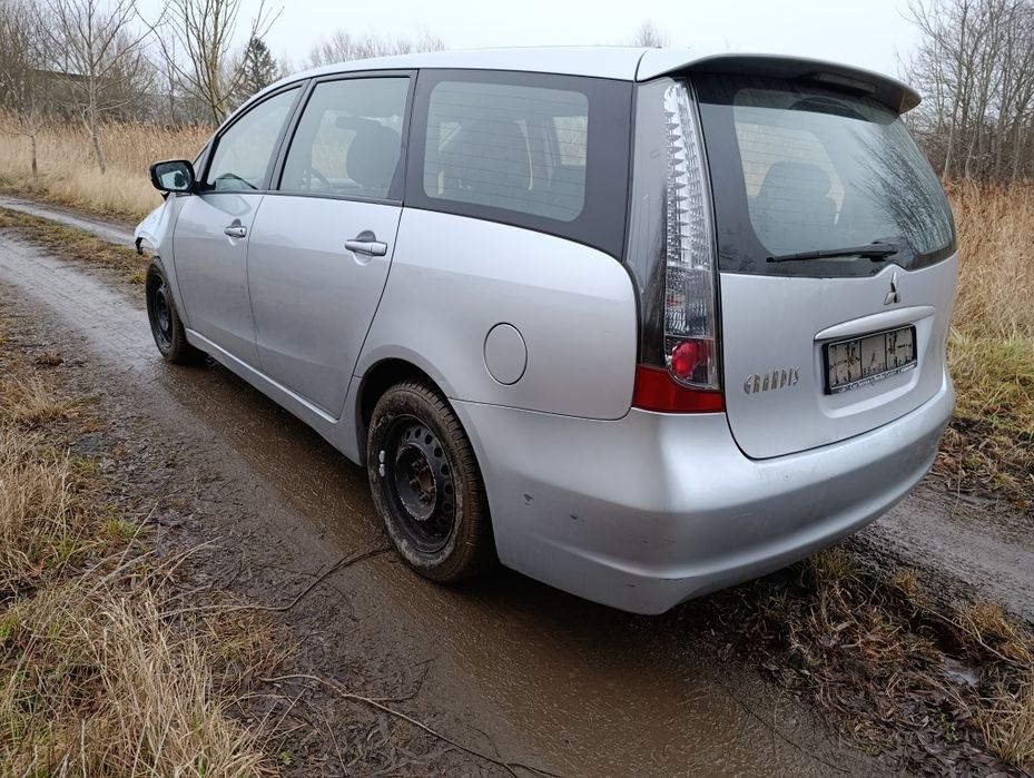 Mitsubishi Grandis 2.4 benzyna.