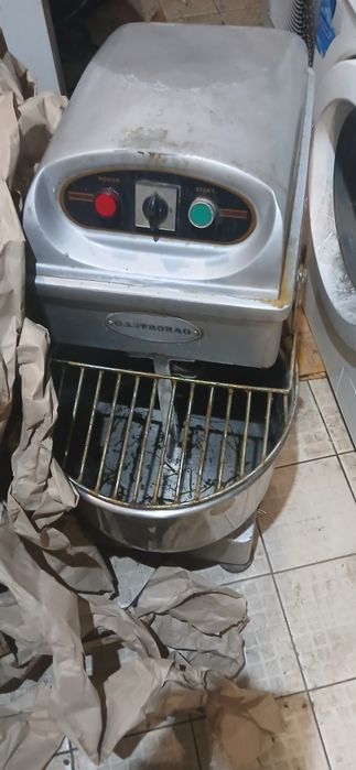 Тестомесильную машину на 30кг