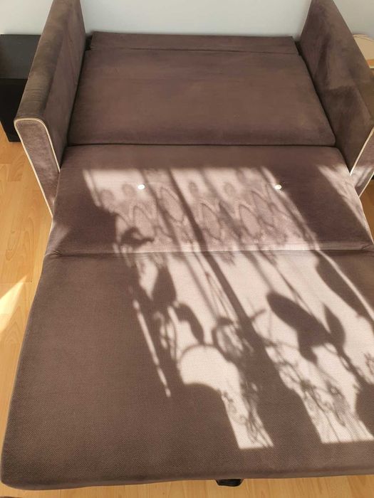 Sofa dwuosobowa rozkładana amerykanka z pojemnikiem na pościel