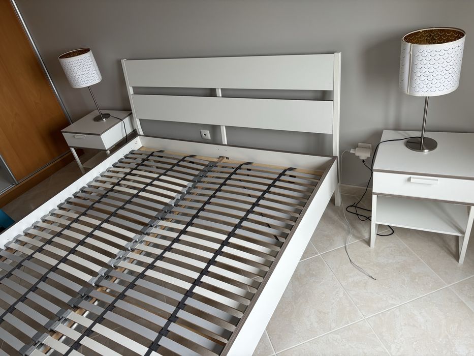 Cama casal 1,60 / 2,00 Trysil ikea  e mesas de cabeceira