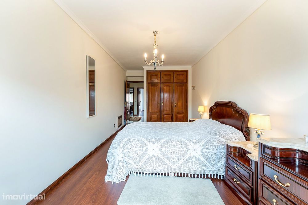 Apartamento T3 a 2 Minutos da Praia com Box Fechada e Churrasqueira em