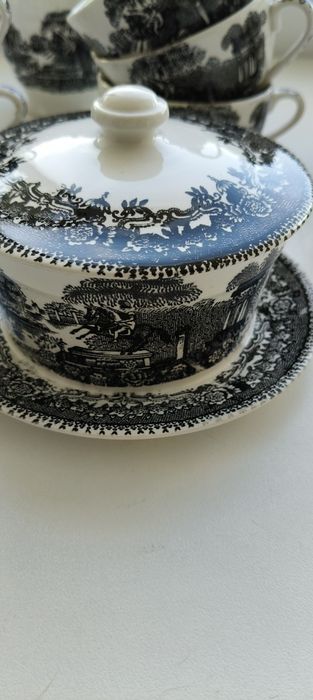 Sacavém Dinnerware Set64752386547331125