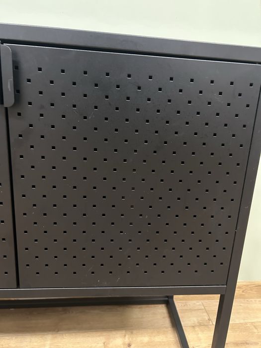 Metalowa szafka czarna