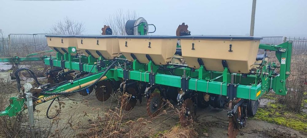 Продам YP 825 Greit Plains