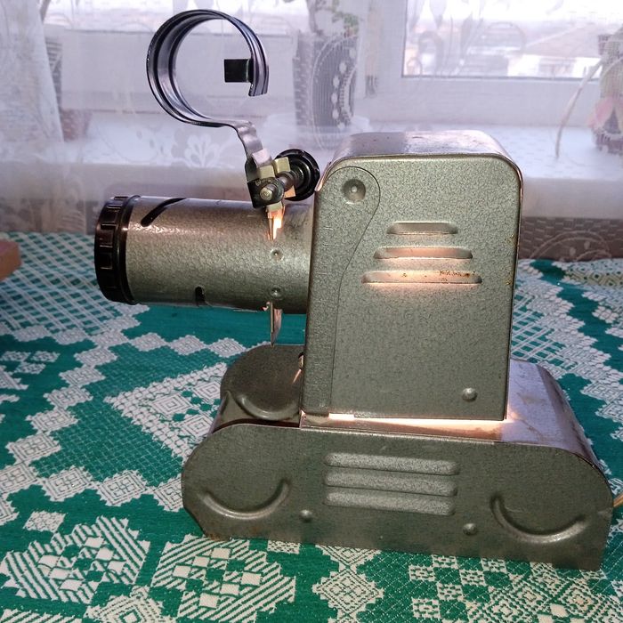 Фільмоскоп,часів СРСР. У гарному стані.