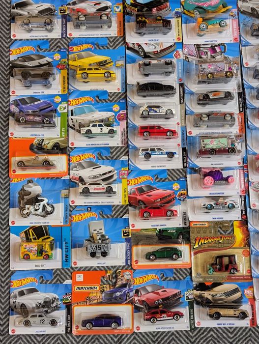 Прикольні і недорогі Машинки моделі хот вілс hot wheels хлопчику