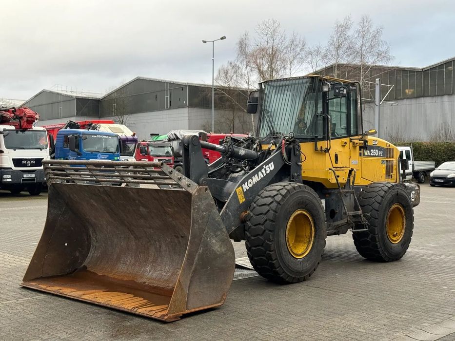 Komatsu WA 250PZ-6  | TOP stan | Łyżka 4m3 | Klimatyzacja | Gotowa do pracy |