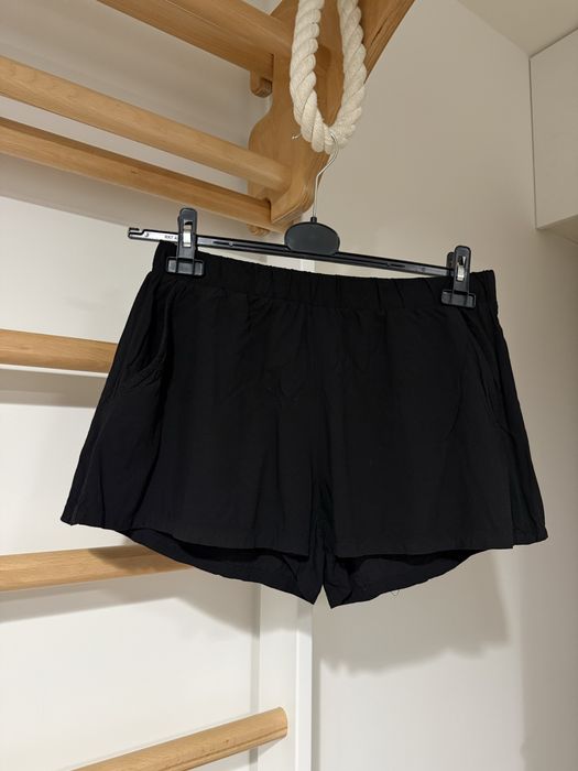 Luźne zwiewne szorty spodenki  damskie M / L czarne 100% wiskoza szerokie summer vibe Vero Moda
