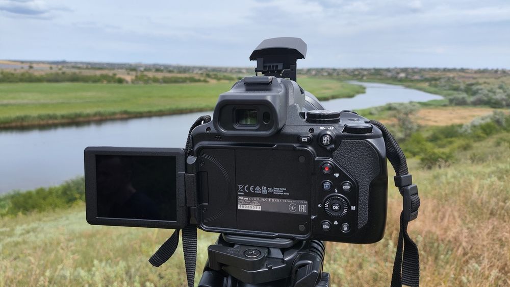 Nikon Coolpix P1000 125x Zoom Wi-Fi 4K + Сумка  зумовик