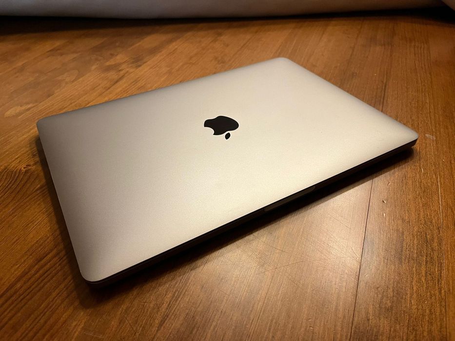 MacBook Pro 13" M1 (2022) – 8GB RAM / 256GB SSD – Excelente Estado