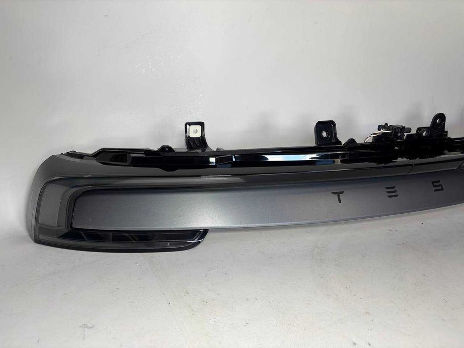 Задний фонарь Tesla Model Y Juniper 2025+