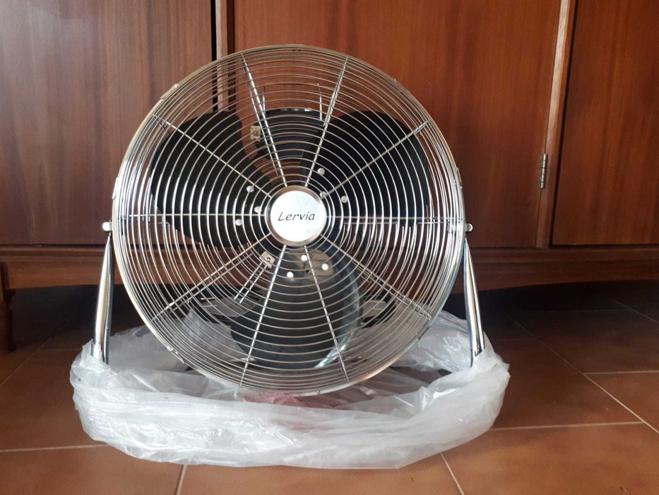 Ventoinha/ventilador de chão Lervia 435, nova