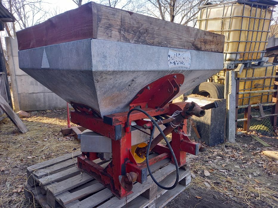 Rozsiewacz nawozu promar dwutarczowy