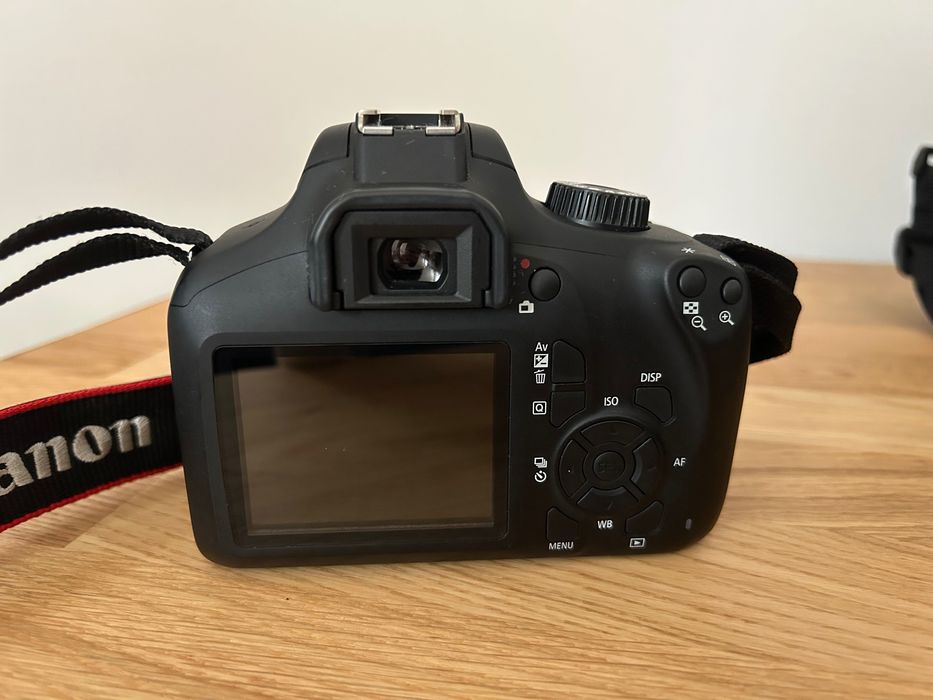 Canon EOS 4000D + Lente EFS 18-55mm + Bolsa