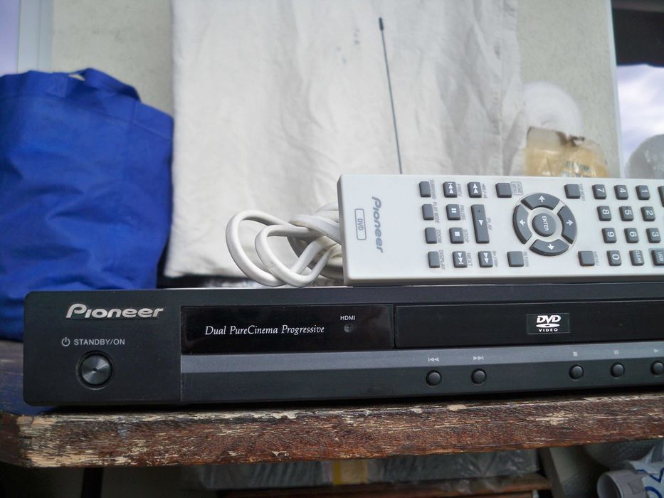 odtwarzacz DVD Pioneer DV-410, pilot, z USB i HDMI