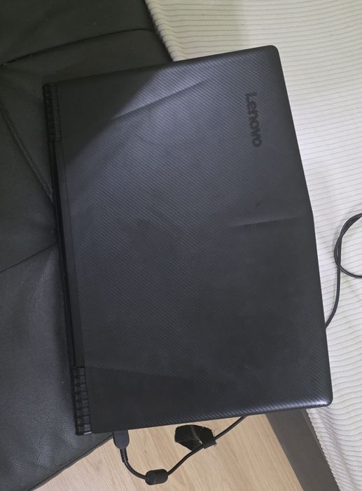 Portátil Lenovo Y520-15IKBN