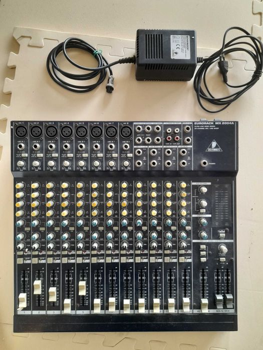 Mesa  Behringer Eurorack 2004A 20 canais
