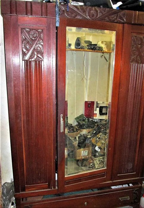 móvel / guarda fatos antigo