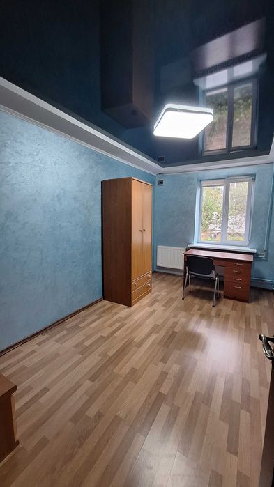 Продам дом в центре поселка Великодолинское.