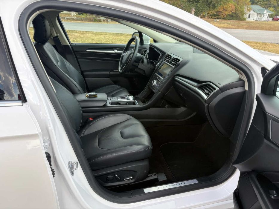 Ford Fusion Hybrid Titanium      2019