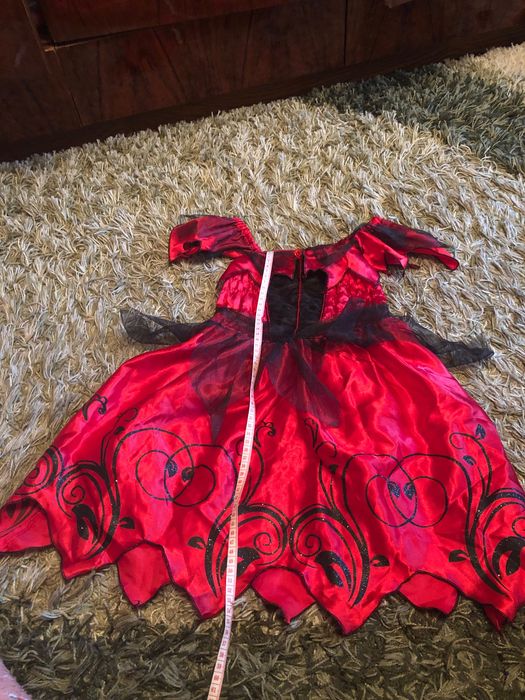 Продам святкові новорічні карнавальні красиві сукні на 3-5 рочків