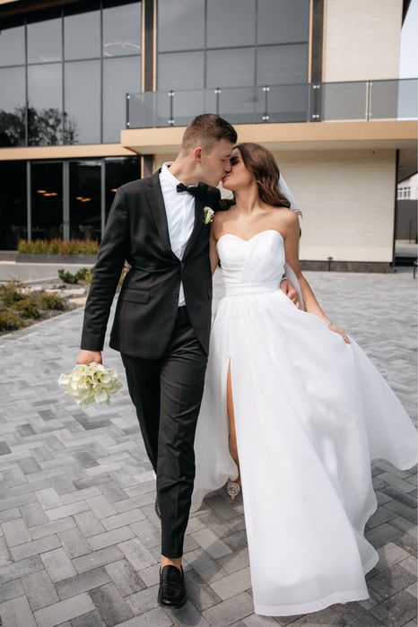 Весільна сукня