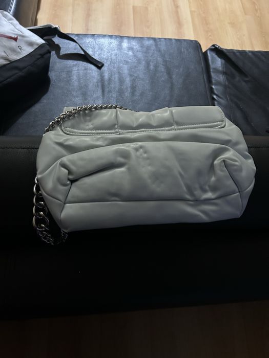 Mala de mulher branca