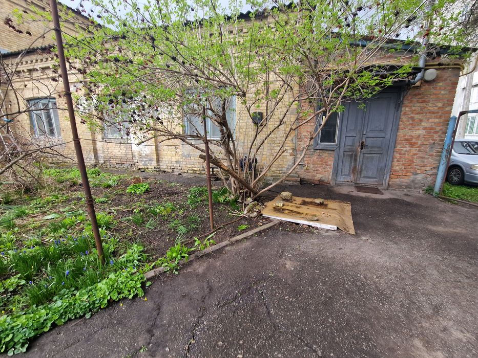 Продам 2к квартиру з окремим виходом + 7 соток землі  м.Кагарлик