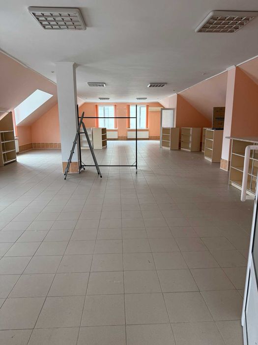 Оренда приміщення під магазин м.Волочиськ + Складска територія + Стоянка