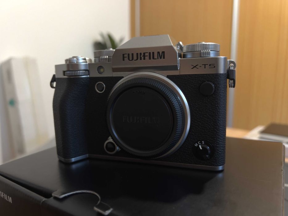 Fujifilm X-T5 SIDERAL - COMO NOVA (comprada em OUTUBRO 24) - SÓ CORPO