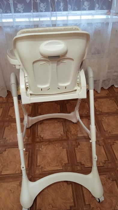 Стілець для годування