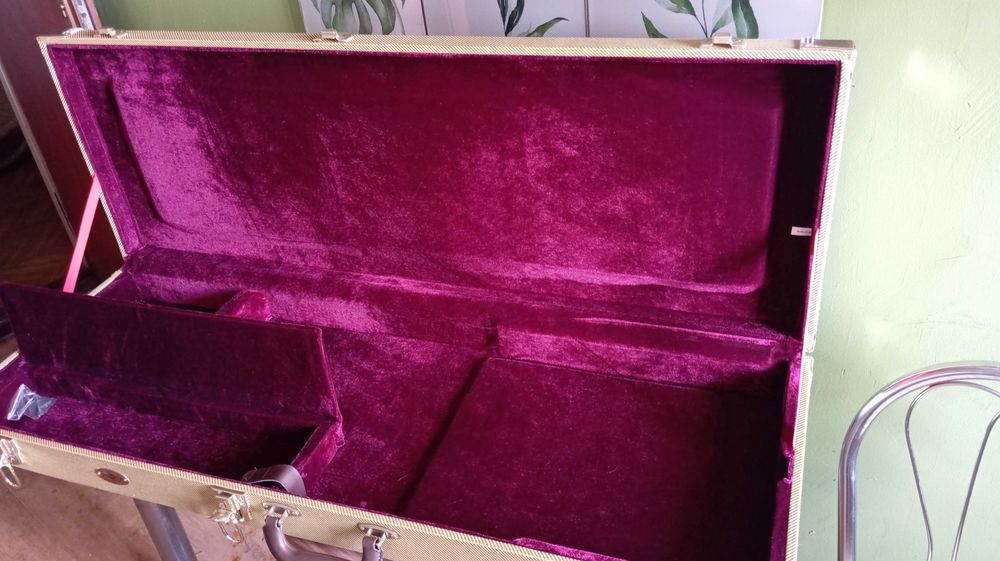 Futerał twardy /case/ na gitarę elektryczną