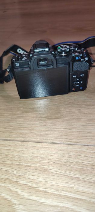 Aparat bezlusterkowiec Olympus OM-D E-M10 III z obiektgywem 14-42mm