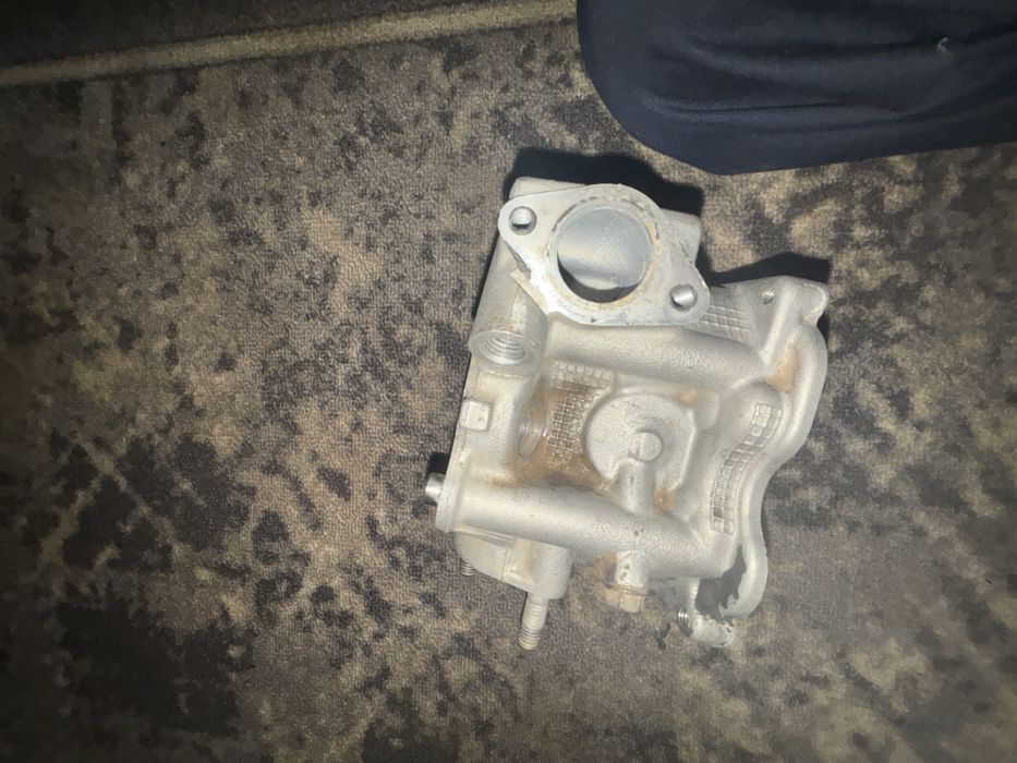 продам головку циліндра в гарному стані