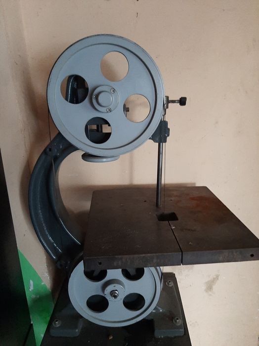 Piła taśmowa. Częściowo odnowiona.