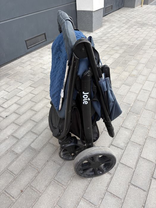 Wózek spacerowy Joie – składany, lekki, granatowy