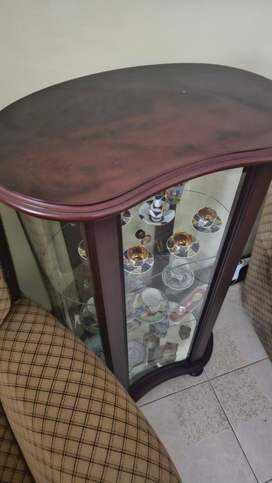 Vitrine de madeira