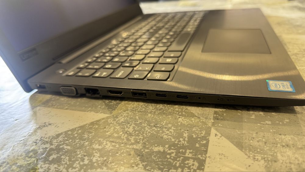 Lenovo  v330-15IKB ( i5 8gen / 20gb DDR4 / 512gb ) bateria nova .