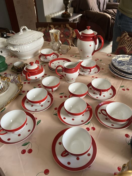 Vista Alegre | Serviço de Café  | Padrão Vermelho com Bolinhas