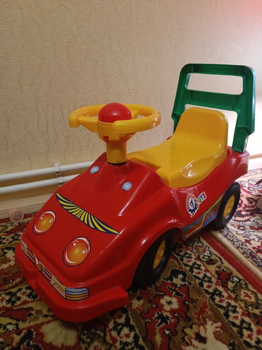 Дитяча автівка в доброму стані