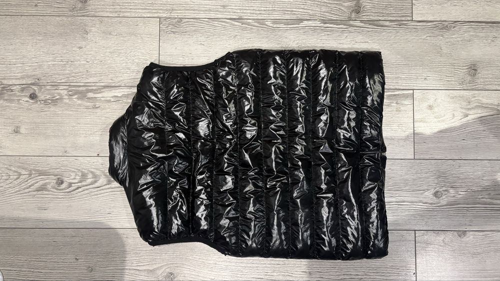 Czarny bezrekawnik Moncler