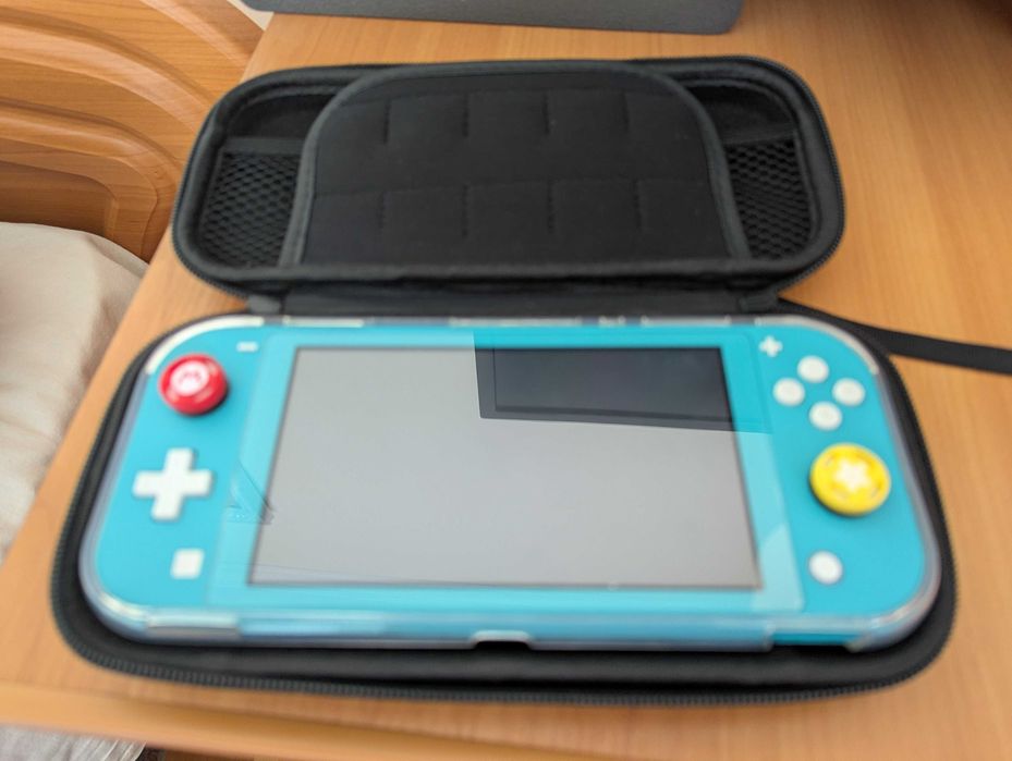 Nintendo Switch Lite 128 GB + Чохол