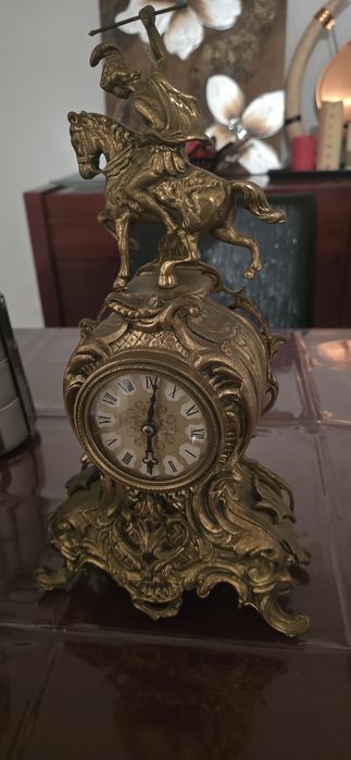 Relógio de Mesa Vintage em Bronze – Cavaleiro a Cavalo – Estilo Rococó