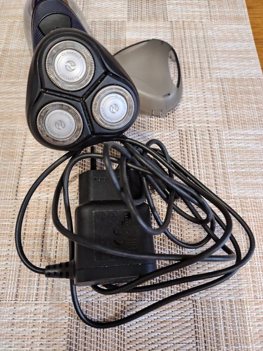 Електробритва Philips Series 1000