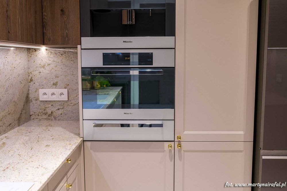 Zestaw AGD od Miele - Piekarnik z mikrofalą, ekspres i szuflada.