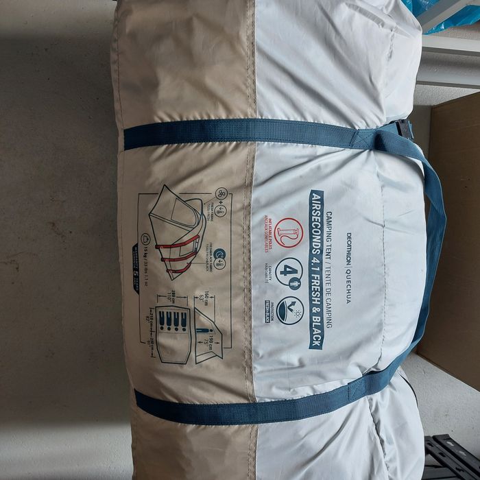 Quechua. Namiot pompowany Decathlon Air Second 4.1 dla 4 osób.